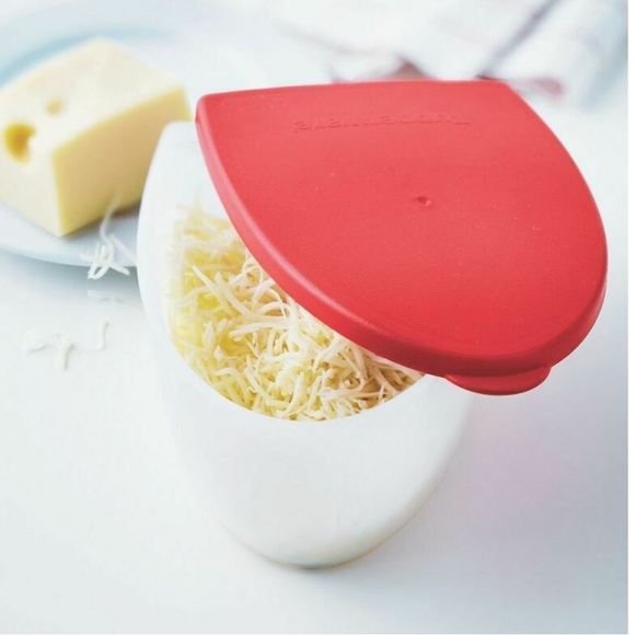 Tupperware's cheese mill - Picture 2 of 7